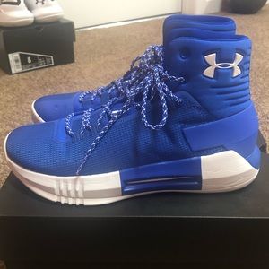 Men’s basketball shoes
